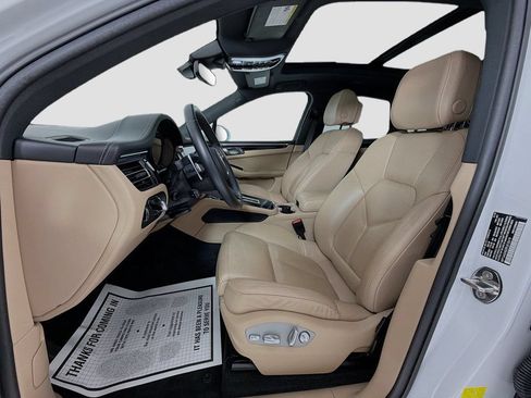 Certified 2023 Porsche Macan AWD/4WD image 5