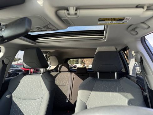 Used 2021 Toyota RAV4 XLE w/ Convenience Package image 24