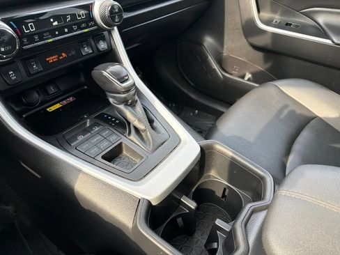 Certified 2022 Toyota RAV4 XLE Premium AWD/4WD image 32