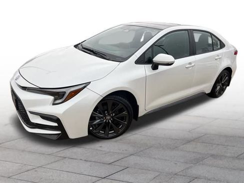 Used 2025 Toyota Corolla XSE image 3