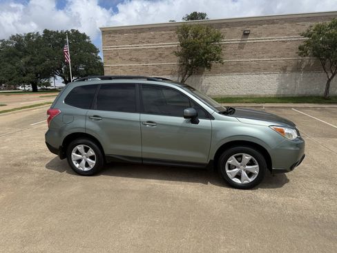 Used 2016 Subaru Forester 2.5i Premium w/ All-Weather Package AWD/4WD image 2