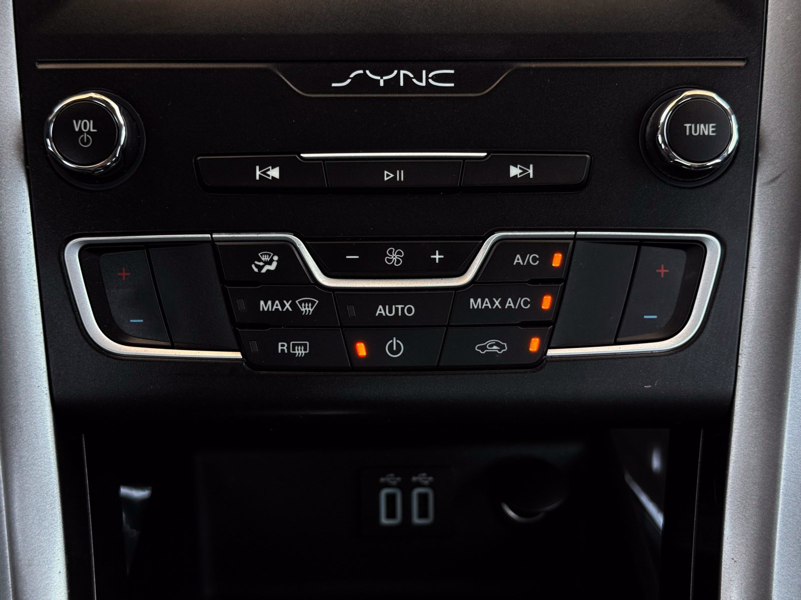 Used 2019 Ford Fusion SE FWD image 39