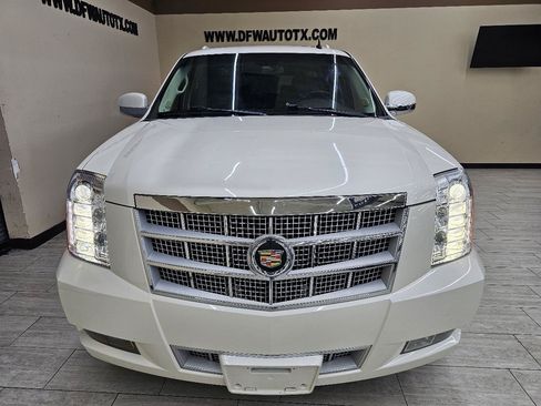 Used 2013 Cadillac Escalade ESV Platinum RWD image 3