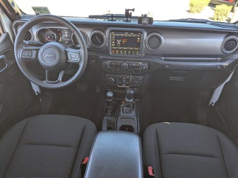 Used 2023 Jeep Gladiator Willys image 15
