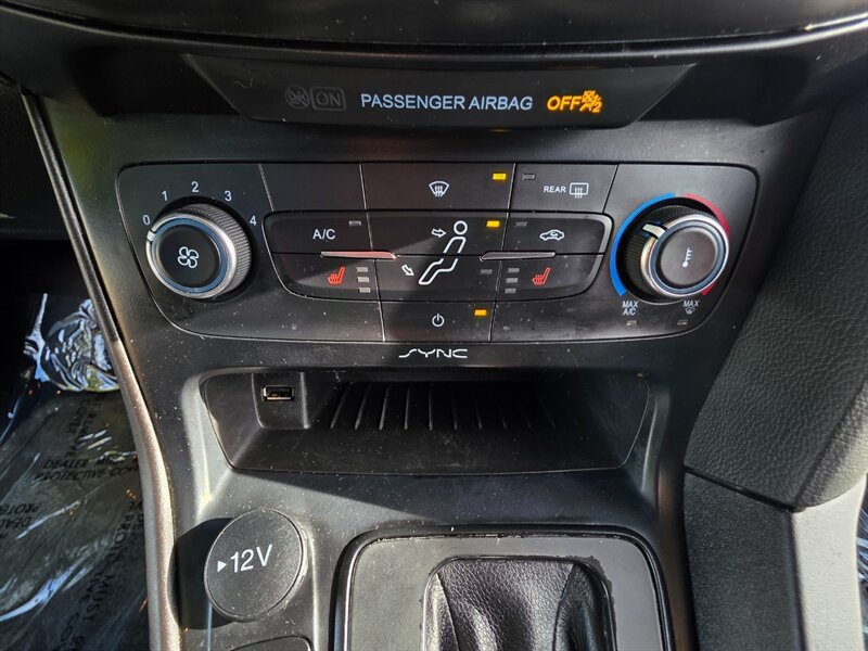 Used 2018 Ford Focus SE w/ Cold Weather Package FWD image 41