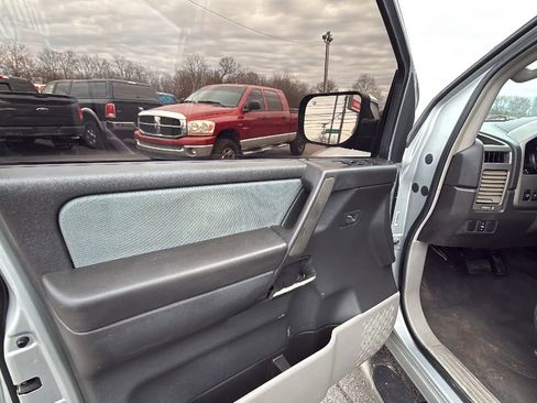 Used 2004 Nissan Titan SE w/ (Bed) Utility Bed Pkg image 9