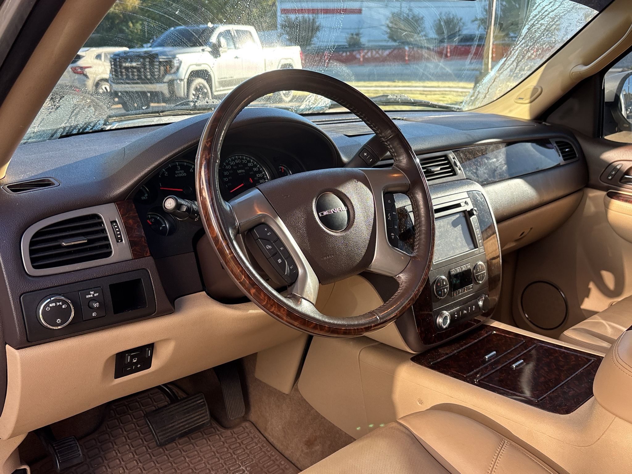 Used 2013 GMC Yukon XL Denali RWD image 11