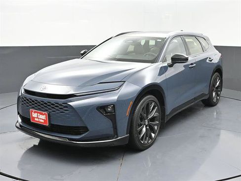 Used 2025 Toyota Crown Signia w/ Advanced Technology Package AWD/4WD image 1