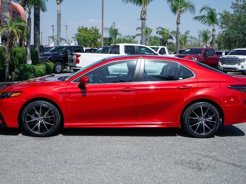 Used 2022 Toyota Camry SE w/ Convenience Package FWD image 5