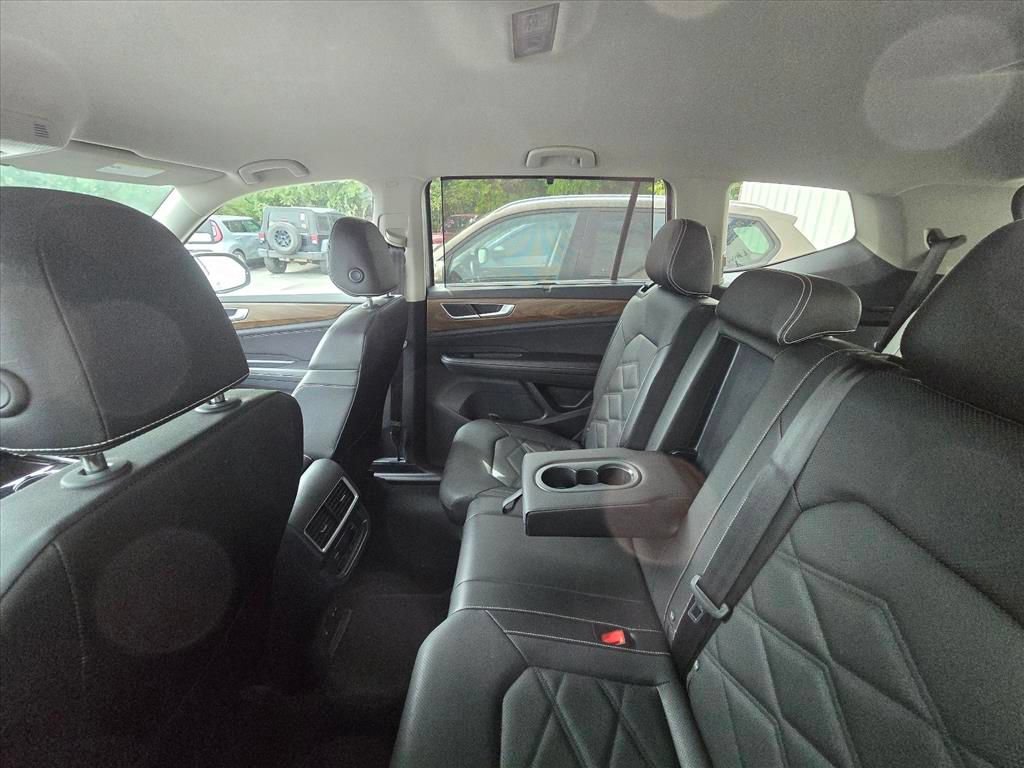 Used 2025 Volkswagen Atlas SE AWD/4WD image 5
