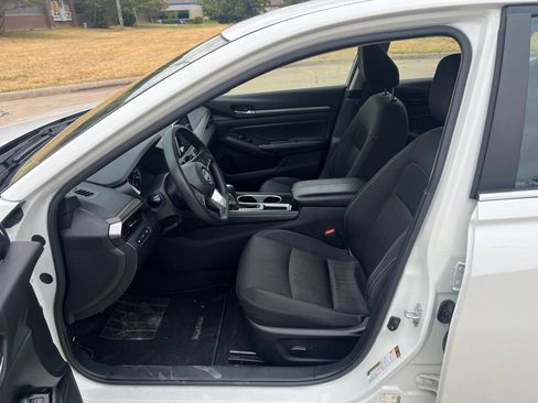Used 2023 Nissan Altima 2.5 SV FWD image 3