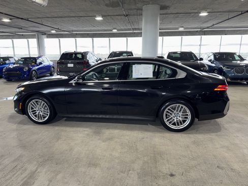 Used 2024 BMW 530i w/ Premium Package RWD image 5