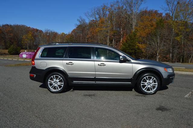 Used 2016 Volvo XC70 T5 Premier w/ Proximity Package FWD image 4
