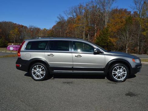 Used 2016 Volvo XC70 T5 Premier w/ Proximity Package FWD image 4