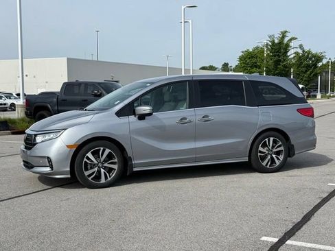 Used 2023 Honda Odyssey Touring image 2