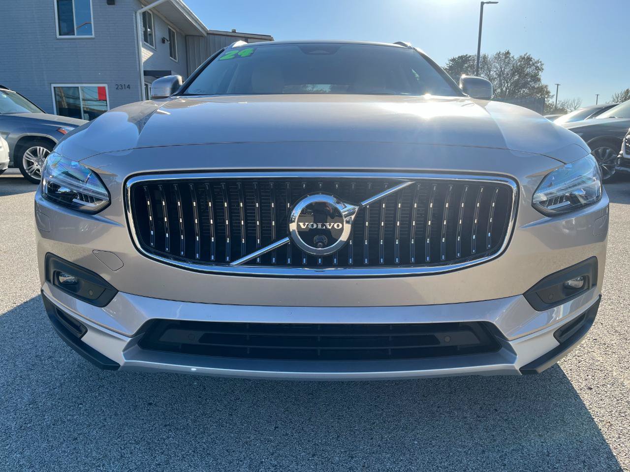 Used 2024 Volvo V90 B6 Cross Country Plus w/ Climate Package AWD/4WD image 9