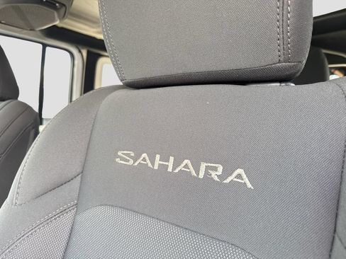 Used 2022 Jeep Wrangler Unlimited Sahara w/ Cold Weather Group AWD/4WD image 10
