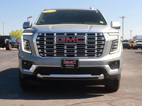 Used 2025 GMC Yukon XL Denali AWD/4WD image 2