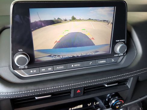 Used 2025 Nissan Rogue SV FWD image 20