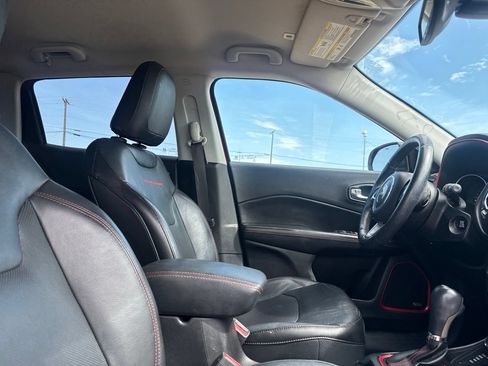 Used 2018 Jeep Compass Trailhawk w/ Leather Interior Group AWD/4WD image 24