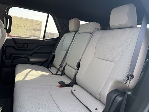 New 2026 Toyota 4Runner SR5 AWD/4WD image 10