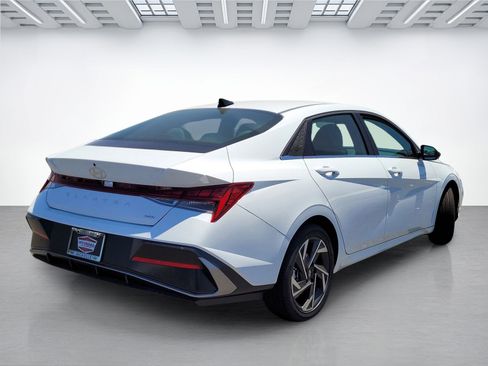 New 2025 Hyundai Elantra Limited image 5