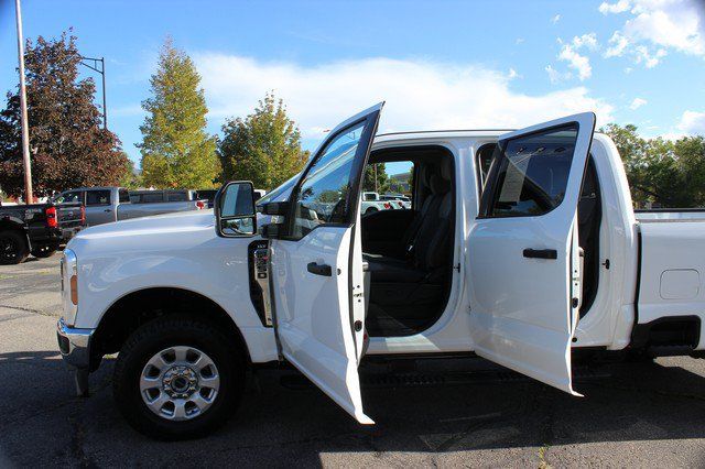 Used 2024 Ford F350 XLT w/ FX4 Off-Road Package AWD/4WD image 9