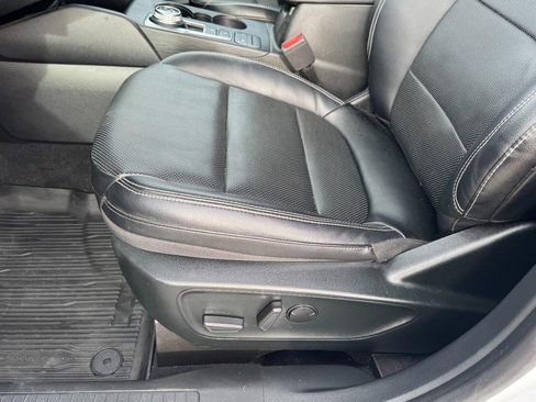 Used 2022 Ford Escape SEL image 26