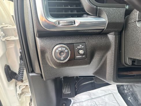 Used 2013 GMC Acadia SLE FWD image 21