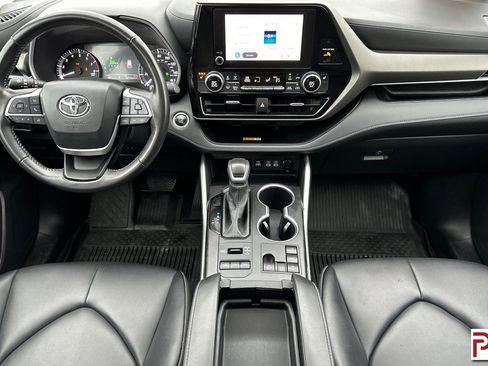 Used 2024 Toyota Highlander XLE image 17