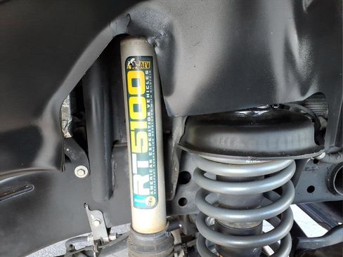 Used 2018 Jeep Wrangler Unlimited Sahara image 11