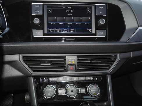 Used 2022 Volkswagen Jetta SE FWD image 11