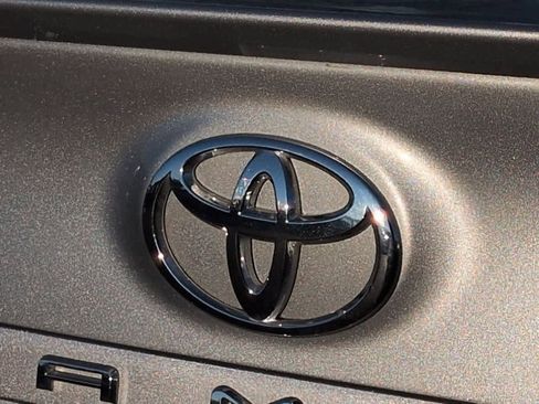 Used 2021 Toyota Camry SE image 10