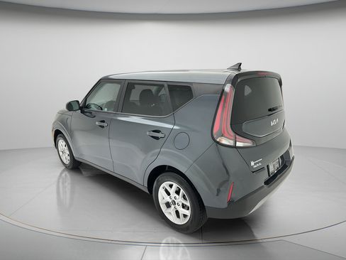 Used 2025 Kia Soul LX w/ LX Technology Package FWD image 4