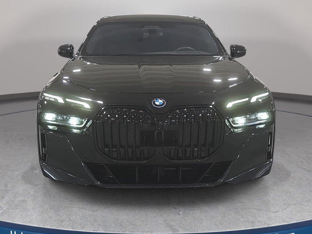 Certified 2023 BMW i7 xDrive60 AWD/4WD image 3