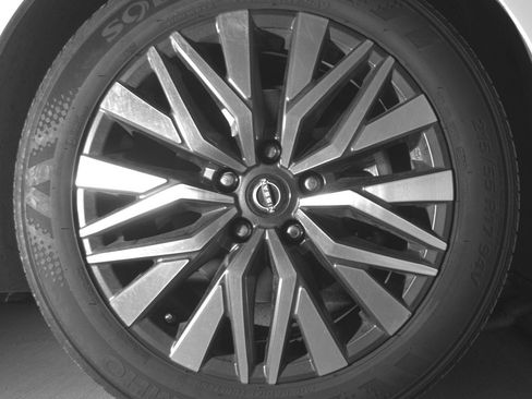 Used 2025 Nissan Altima 2.5 SV image 10