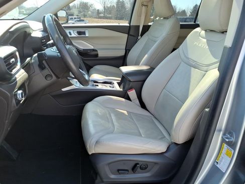 Used 2022 Ford Explorer Platinum w/ Premium Technology Package image 16