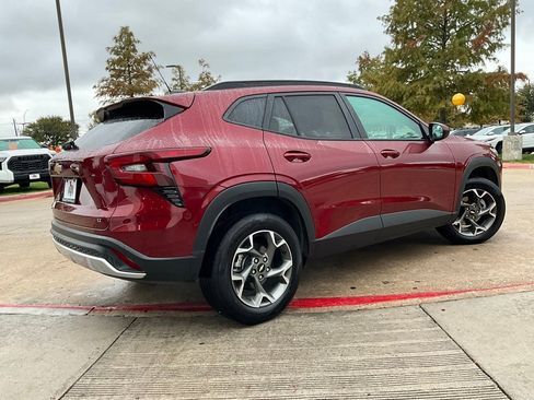 Used 2025 Chevrolet Trax LT image 6