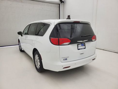 Used 2024 Chrysler Voyager LX FWD image 17