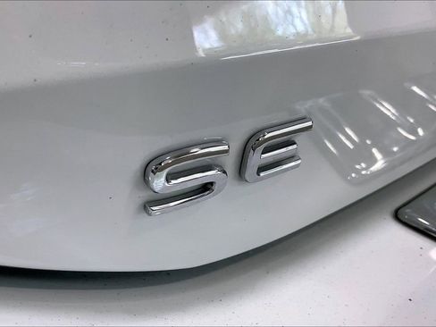 Used 2025 Volkswagen Tiguan SE AWD/4WD image 24