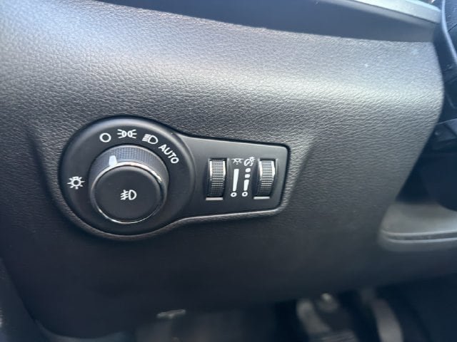 Used 2024 Jeep Compass Latitude AWD/4WD image 34