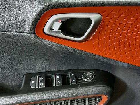 Used 2021 Kia Soul Turbo FWD image 25