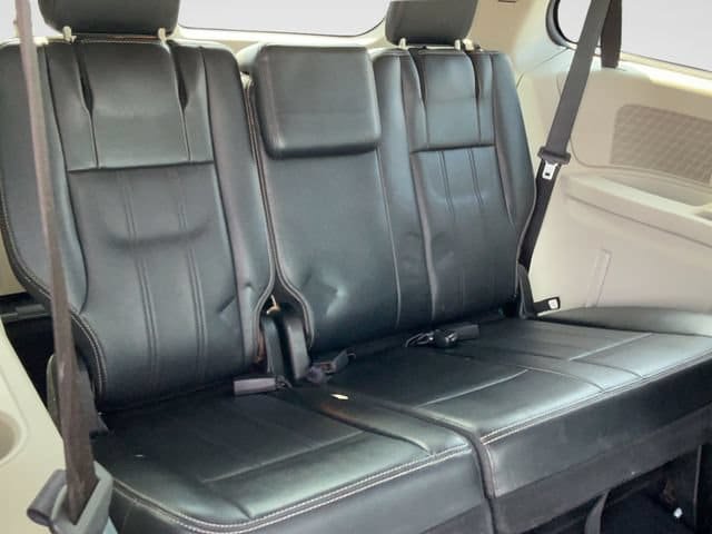 Used 2012 Chrysler Town & Country Touring w/ Entertainment Group #1 FWD image 21