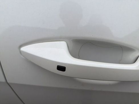 Used 2023 Kia Sportage EX image 3