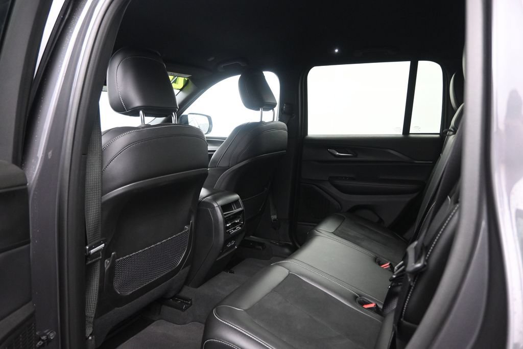 Used 2025 Jeep Grand Cherokee Altitude AWD/4WD image 25