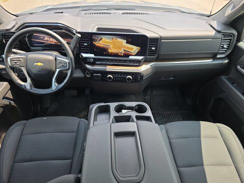 Used 2025 Chevrolet Silverado 1500 LT AWD/4WD image 13