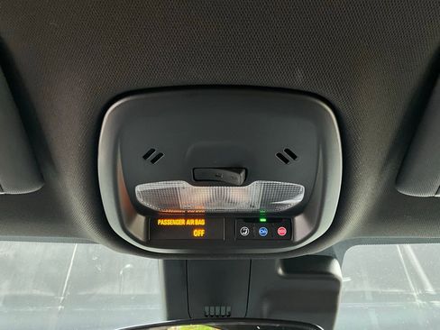 Used 2025 Buick Envista Preferred image 16