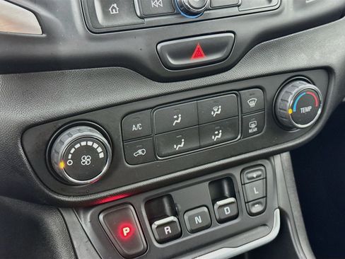 Used 2018 GMC Terrain SLE FWD image 15