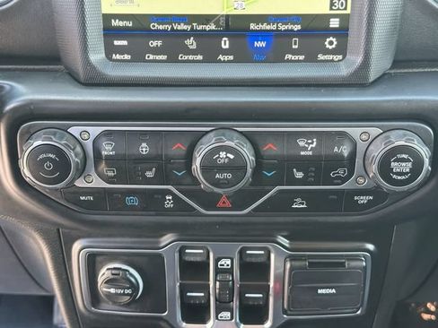 Used 2023 Jeep Wrangler Unlimited Sahara w/ Cold Weather Group AWD/4WD image 18