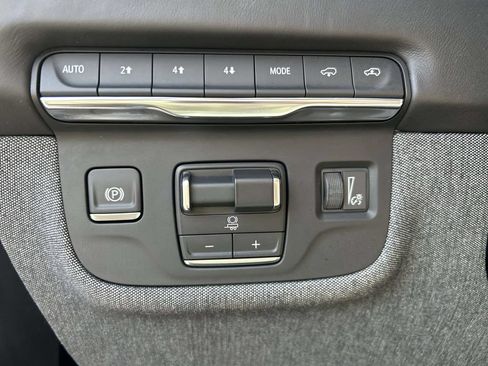 Used 2025 Cadillac Escalade ESV Sport Platinum w/ LPO, ONYX Package AWD/4WD image 23